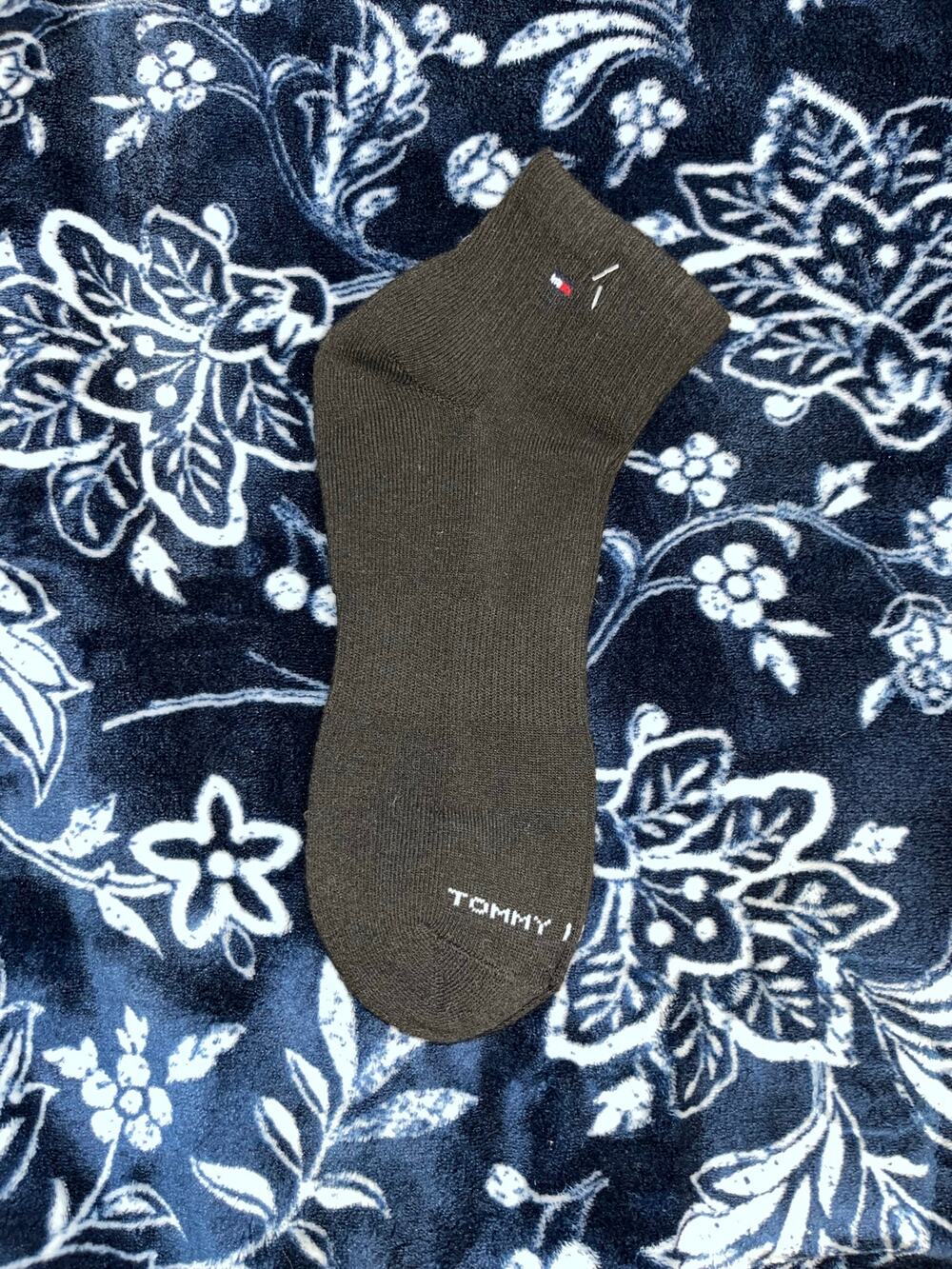 Tommy Hilfiger Mens Ankle Socks Size 6-12 embroidered flag logo near the cuff.